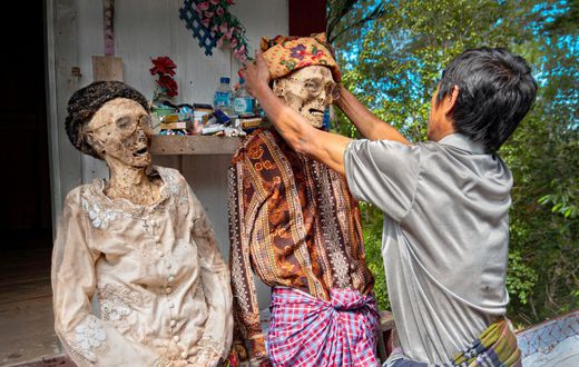 These cultures around the world celebrate death in unusual ways [Myend]