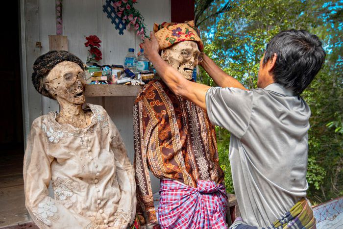 These cultures around the world celebrate death in unusual ways [Myend]