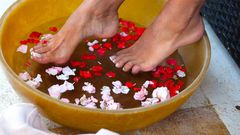 Oprah Winfrey's personal pedicurist  told Insider the signs to spot a bad manicure or pedicure.Wihteorchid/Getty Images