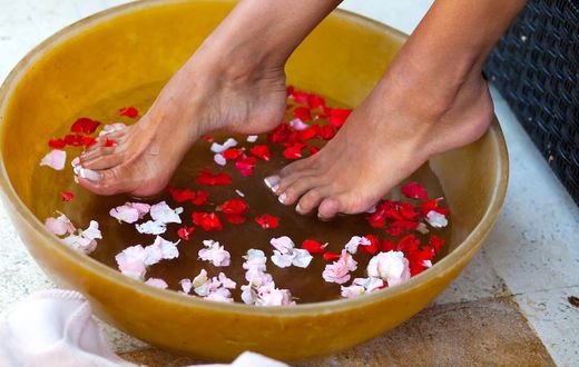 Oprah Winfrey's personal pedicurist  told Insider the signs to spot a bad manicure or pedicure.Wihteorchid/Getty Images