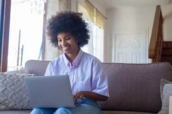 There is no scientific evidence directly linking laptop heat to reduced fertility in women [Everypixelcom]