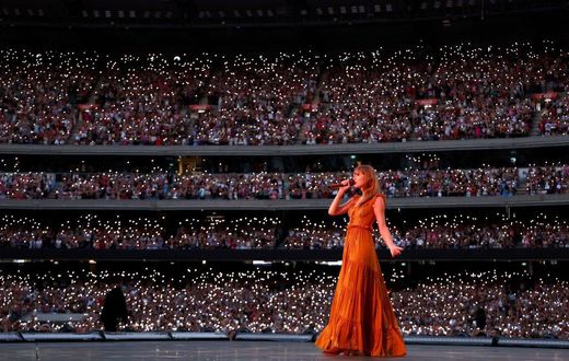 Taylor Swift on stage