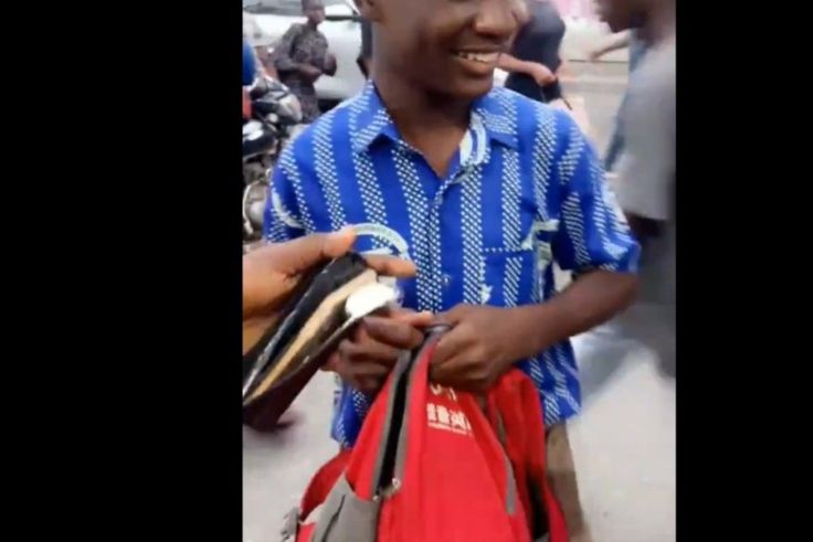 Student scammed in phone swap deal