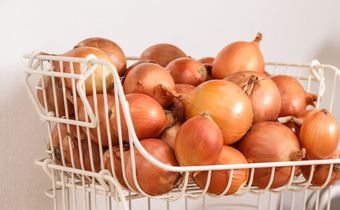 How to store onions the right way so they last longer [Bagels and Lasagna]