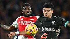 Thomas Partey battling with Luis Diaz