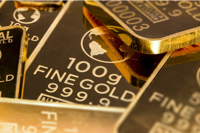 Mastering gold trading techniques with advanced hedging and risk management