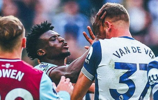 Mohammed Kudus battling Micky van de Ven