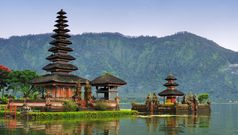 10 countries with dress code laws tourists must follow