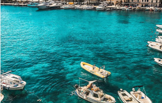 10 countries with dress code laws tourists must follow