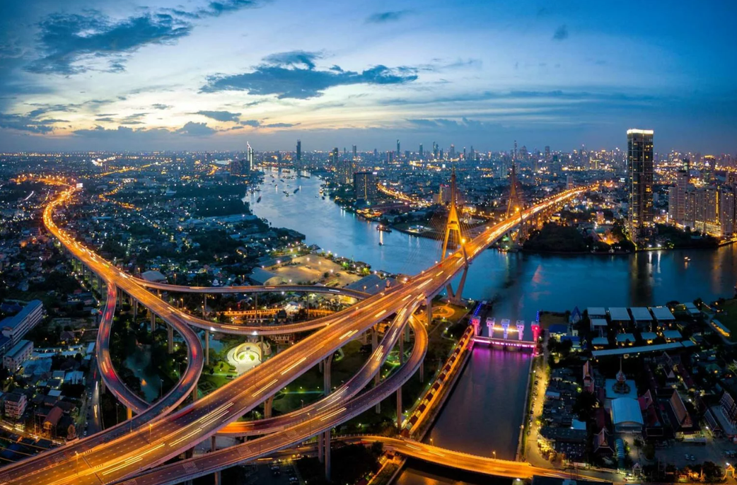 10 countries with dress code laws tourists must follow