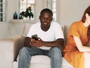 8 warning signs a man has lost interest in you