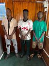 Brave man fights off 3 armed robbers, saves mum’s life despite gunshot (video)