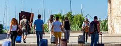 5 countries with the strictest dress codes