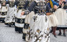 5 countries with the strictest dress codes