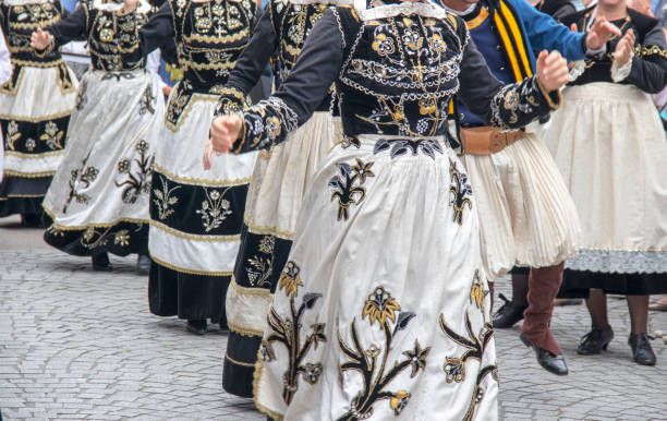 5 countries with the strictest dress codes