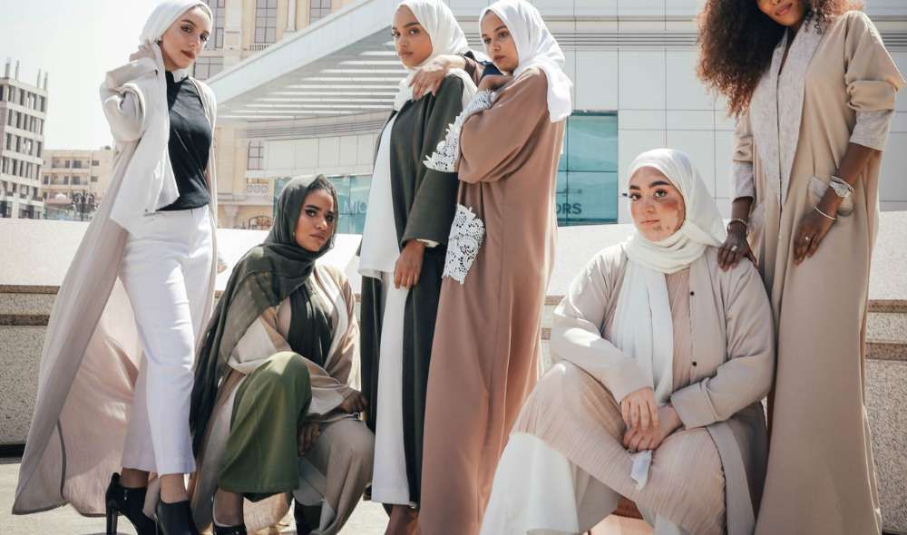 5 countries with the strictest dress codes