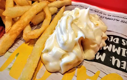 Fries and mayonnaise