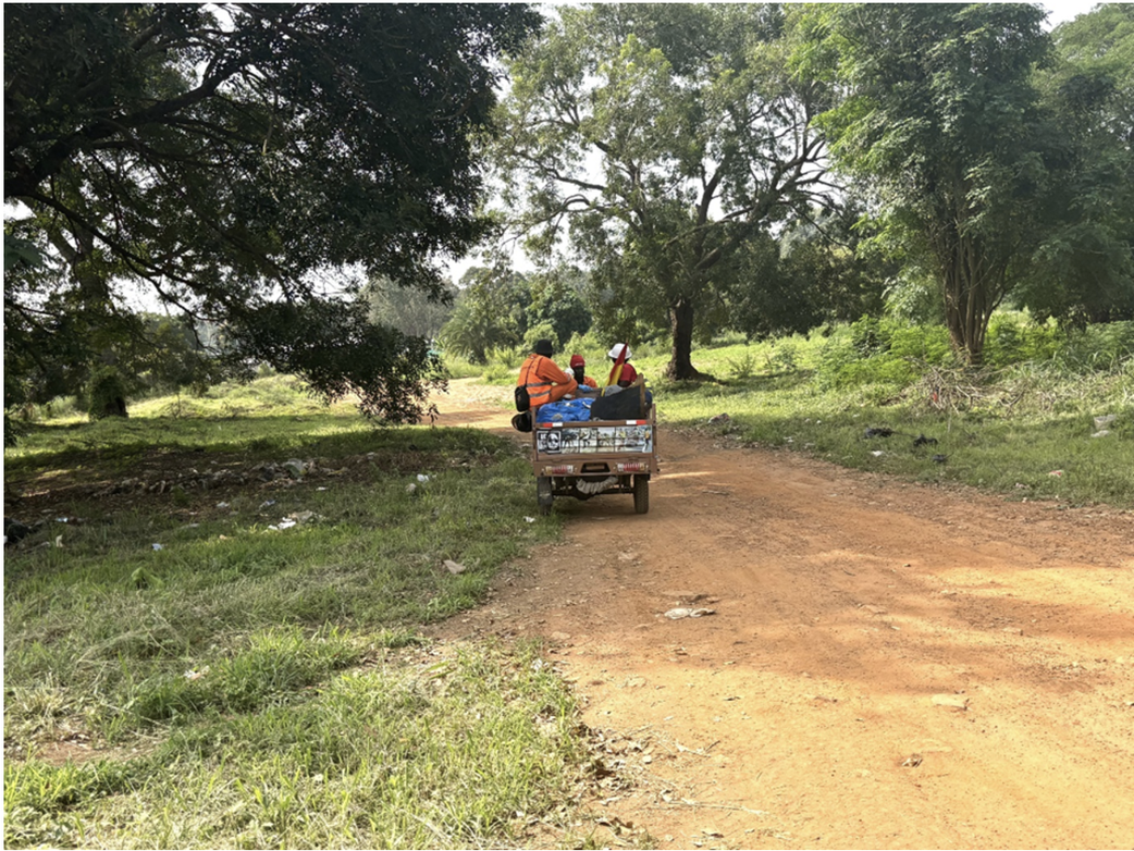 The small vehicle was loaded with full rubbish bags. (Picture: Zoe Geissler)
