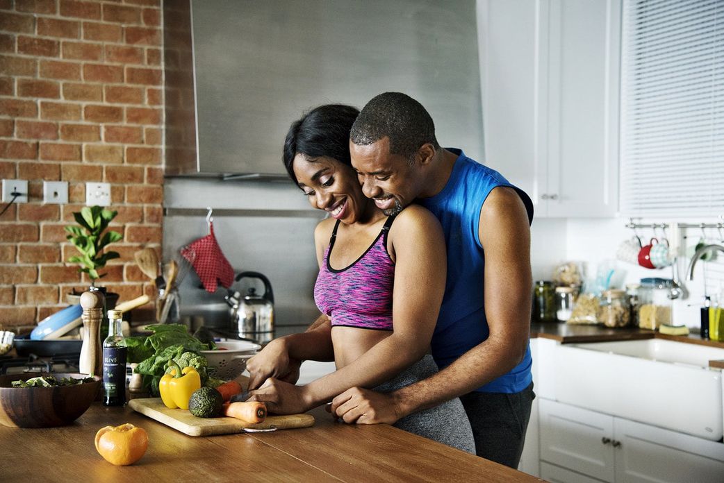 5 things men do that women secretly love (but will never admit)