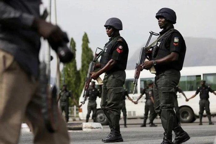 Police officers (illustration)