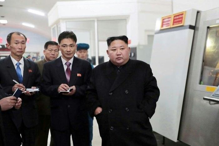 Under sanctions pressure: North Korean leader Kim Jong Un (R)