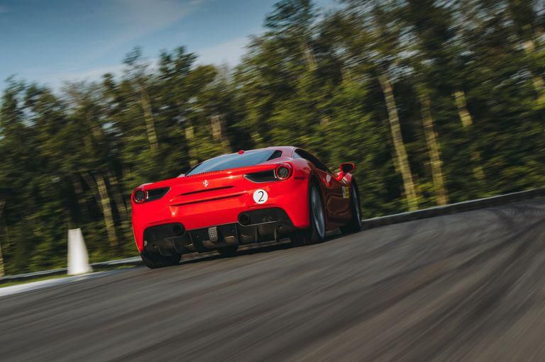 ___8977196___2018___10___14___18___dw-burnett-ferrari-corso-pilota-102-1539354610