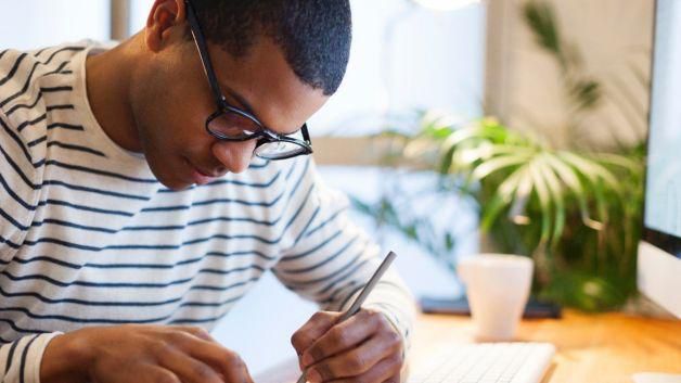 When to start thinking about submitting applications for a new job