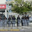 Policemen stand guard outside the Centenario Clinic in Lima on October 4, 2018, where former Peruvian president (1990-2000) Alberto Fujimori was admitted on October 3 after a court annulled his pardon.