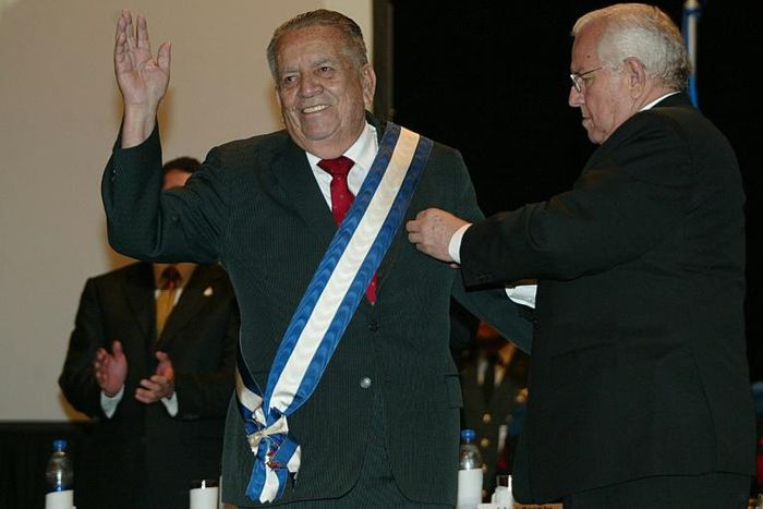 Roberto Suazo Cordova -- here receiving an award in January 2007 -- was president of Honduras in the 1980s during the height of the US-financed "Contra" war against neighboring Nicaragua