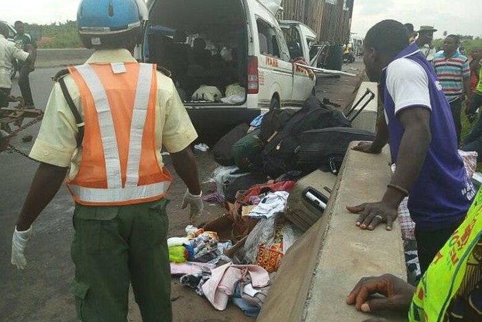4 INEC workers, a Corper and a 3-yr-old die in car accident