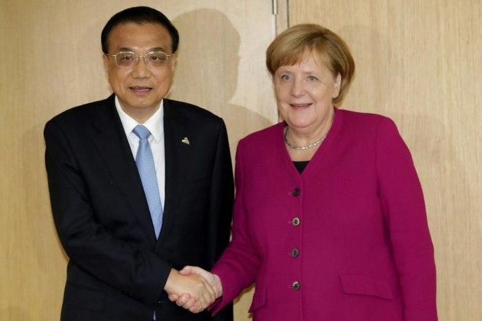 German Chancellor Angela Merkel (R) shakes hands with China's Prime Minister Li Keqiang ahead of a meeting on the sidelines of an EU-ASEM leaders meeting at the European Council in Brussels on October 19, 2018