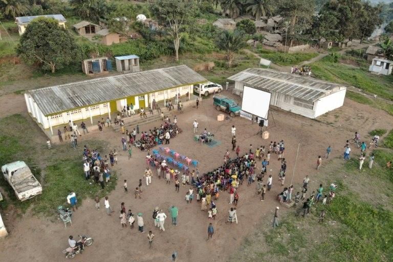 An aerial view of the open-air cinema getting ready for spectators. On the road since April 2018, the CNA has brought educational films to those who otherwise lack access to audiovisual media