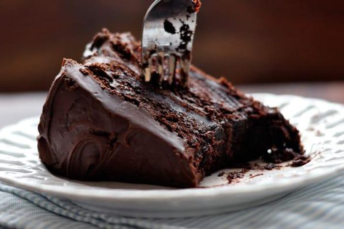 The secret recipe to moist and fluffy chocolate cake!