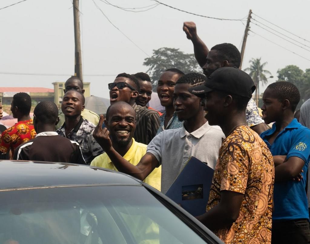 Men reacting during the #MarketMarch