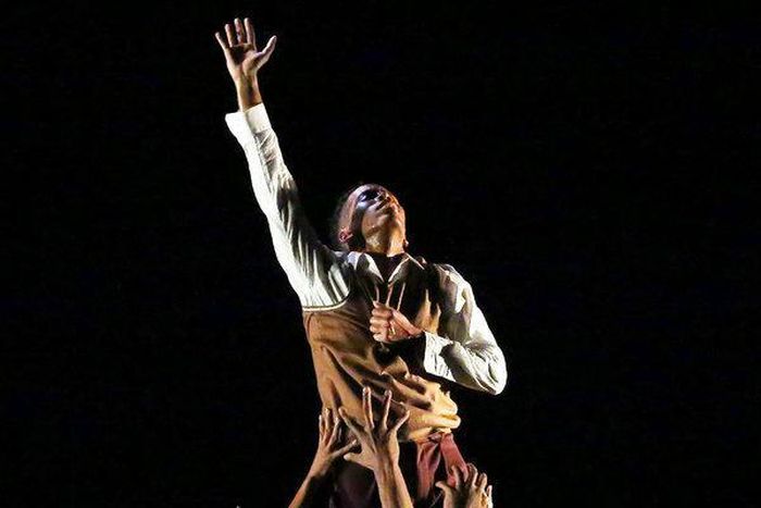 ___9176618___2018___12___7___8___03lazarus2-threeByTwoSmallAt2X-v2