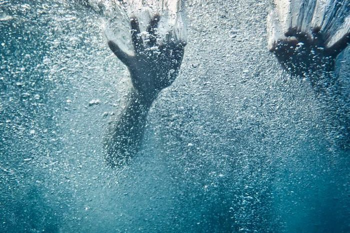 Four boys save their friend from drowning, but end up drowning