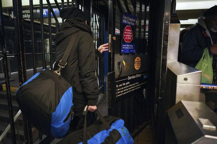 How Rampant Is Fare Evasion? At Times Square, One Rider a Minute Sneaks In