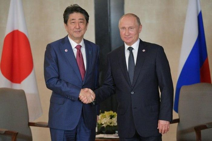Russian President Vladimir Putin (R) met with Japan's Prime Minister Shinzo Abe in Singapore on November 14, although their nations are technically at war