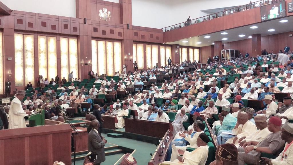 President Muhammadu Buhari presents the 2019 budget to a joint session of the National Assembly on December 19, 2018 (Twitter/@BashirAhmaad)