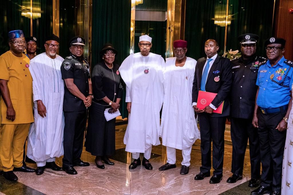 ___9140364___2018___11___26___18___Ds8aoFiXQAAymli