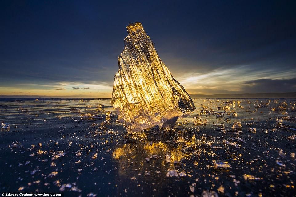 ___9203593___2018___12___16___4___light