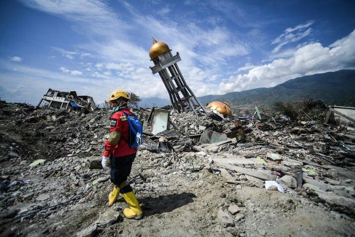 The death toll from the twin disaster on Sulawesi island that erased whole suburbs in Palu has reached 1,944