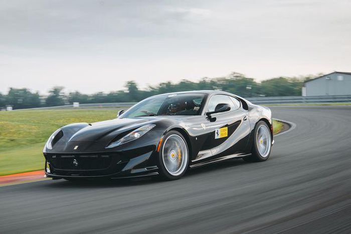 ___8977189___2018___10___14___18___dw-burnett-ferrari-corso-pilota-26-1539354048