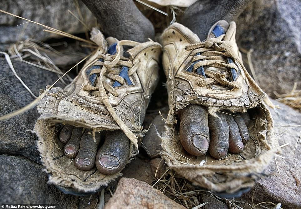 ___9203597___2018___12___16___4___boys+shoes_1