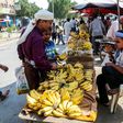 Yemenis buy produce from a fruit peddlar at a market in the Huthi-held Red Sea port of Hodeida on December 14, 2018 a day after warring sides struck a ceasefire accord for the flashpoint city