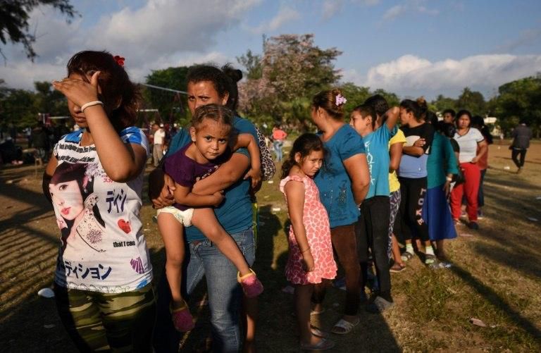 Central American migrants in the US-bound "Way of the Cross" caravan line up for food in April 2018 in Mexico's Oaxaca State -- it was the first caravan to face Donald Trump's fury