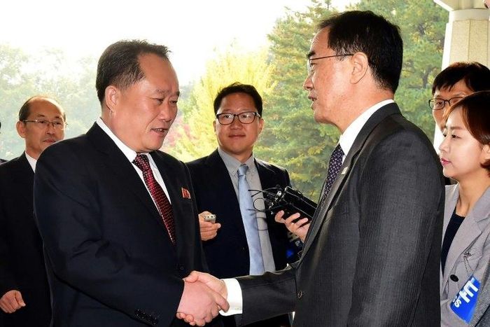 South Korean Unification Minister Cho Myoung-gyon (R), pictured here with his North Korean counterpart Ri Son Gwon (L) October 15, 2018, says Seoul will not restart an industrial zone with the North until it moves to give up nuclear weapons