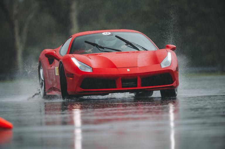 ___8977191___2018___10___14___18___dw-burnett-ferrari-corso-pilota-327-1539354418