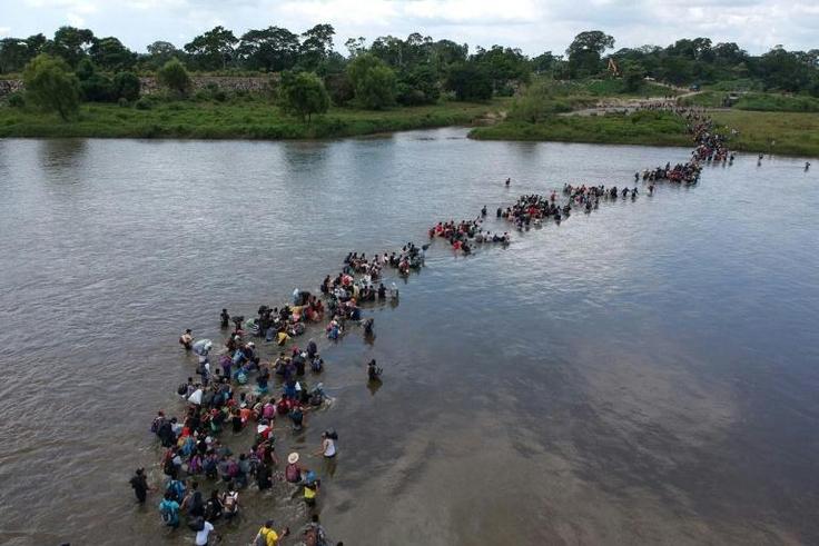 Salvadoran migrants head to the US in a caravan, crossing the Suchiate River to Mexico, from Ciudad Tecun Uman, Guatemala, on November 02, 2018