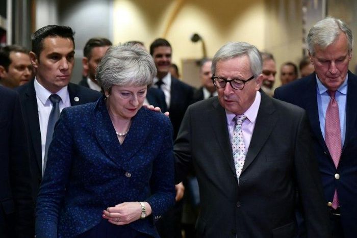 Theresa May met European Commission President Jean-Claude Juncker on the eve of a summit to approve a historic Brexit deal